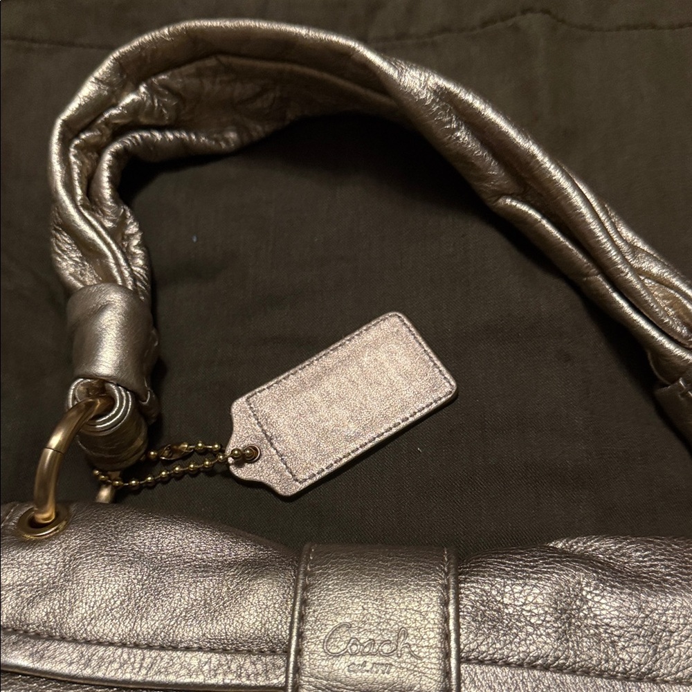 Coach Vintage Metallic Platinum Gold Leather Shoulder Bag - Picture 7 of 17